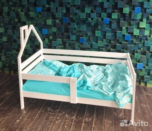 Софа из натурального дерева высокий борт Домик от