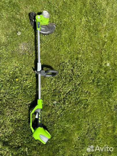 Триммер Greenworks (30 см) с АКБ и зу