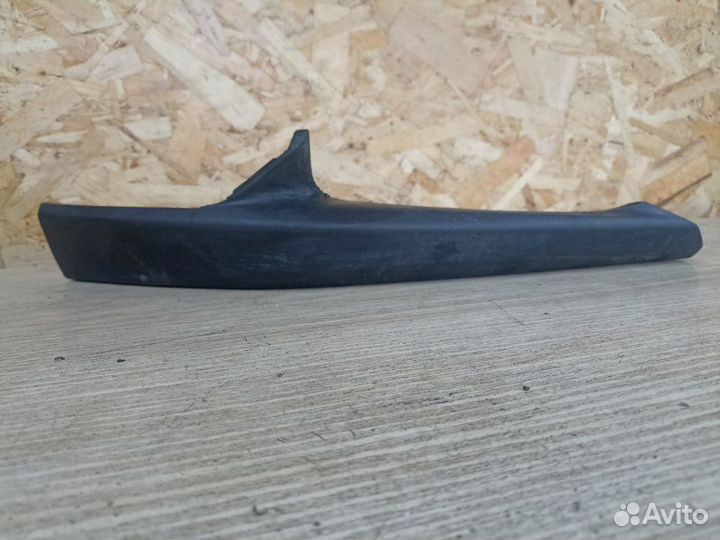 Накладка бампера передняя правая Lexus Nx1