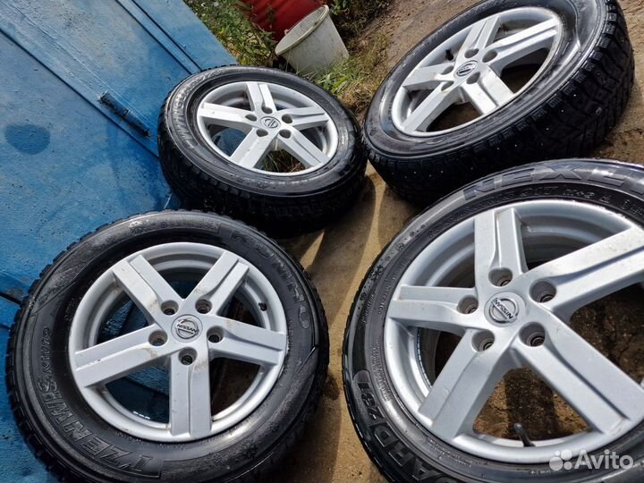 Зимние колеса 195/65 R15 на литых дисках