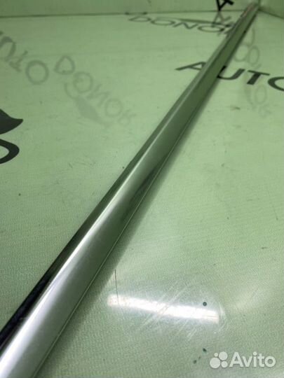 Молдинг двери хромированный передний правый