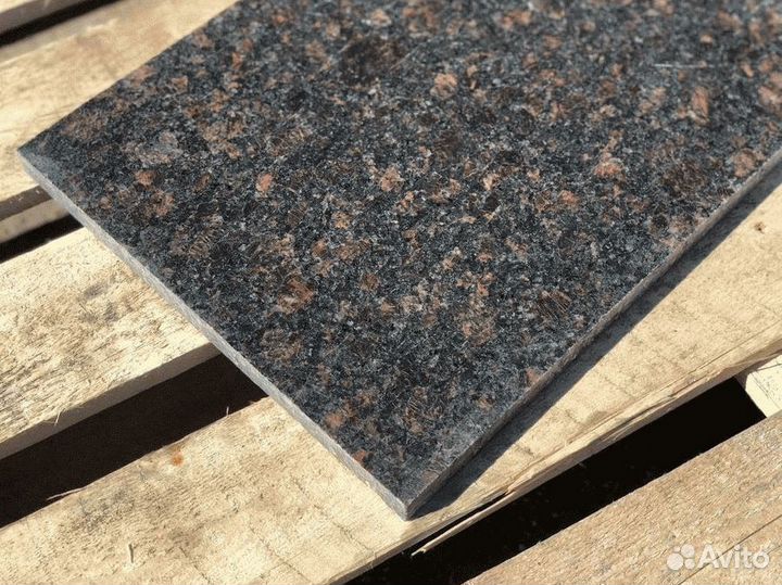 Гранит коричневый. Ступени. Плитка