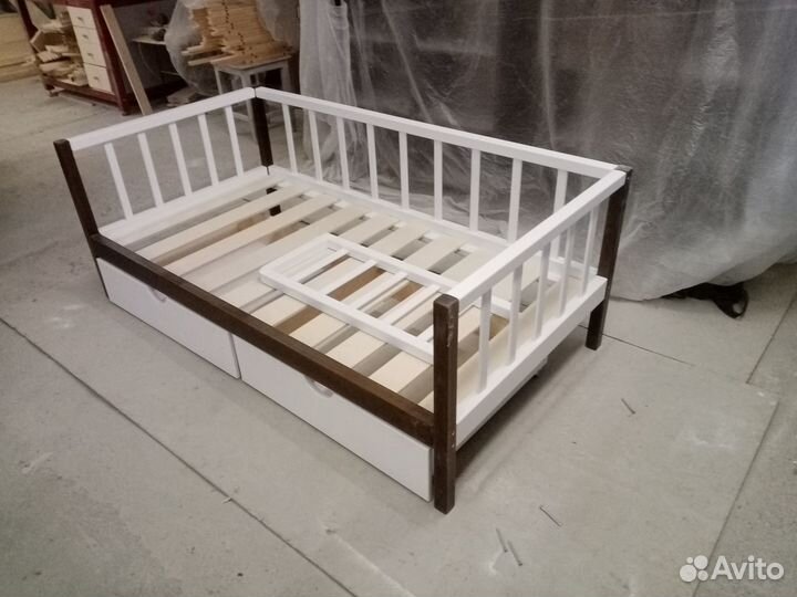Кровать детская массив