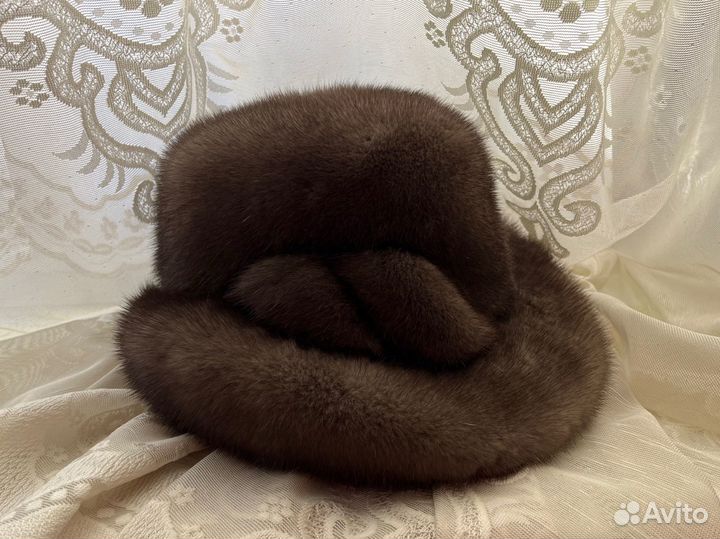 Шапка берет из голубой норки