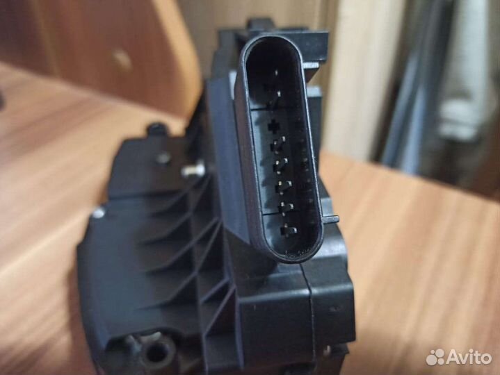 Замок правой передней двери Ford Fusion Fiesta