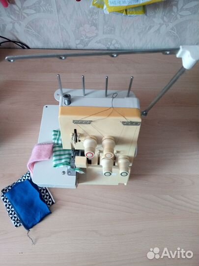 Оверлок четырехниточный бытовой бу