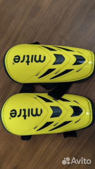 Щитки футбольные детские