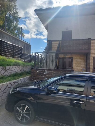 Коттедж 4651 м² на участке 1 сот.