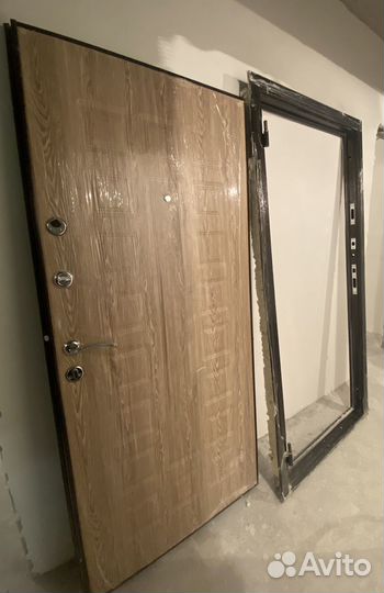Дверь входная для квартиры