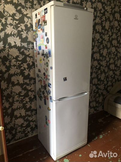 Холодильник indesit. Нерабочий