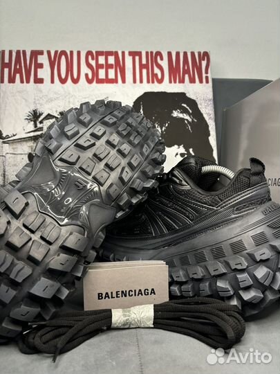 Кроссовки balenciaga defender на руках