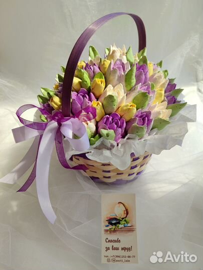 Корзинка с зефирными цветами для учителя