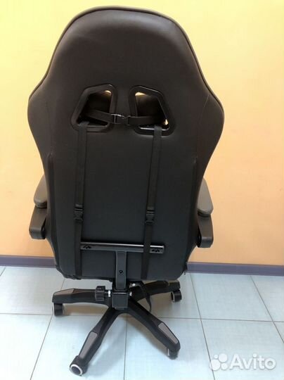 Офисное кресло (геймерское). Кресло для директора