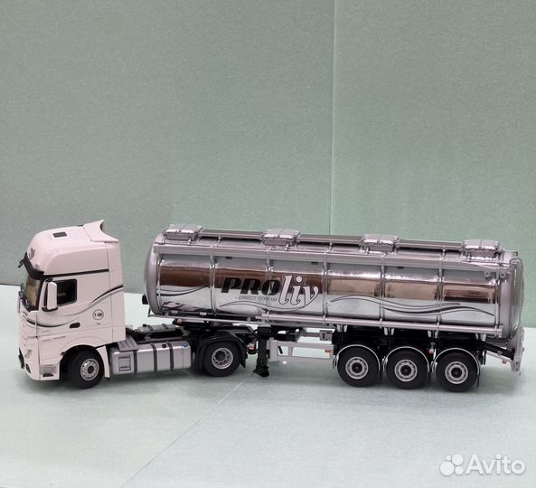 Mercedes benz actros MP4 giga space 4x2