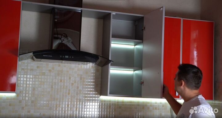 Умная система подсветки шкафов реагирующая на движ