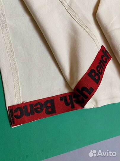 Свитшот женский Bench белый