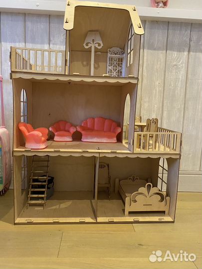 Дом для кукол с мебелью