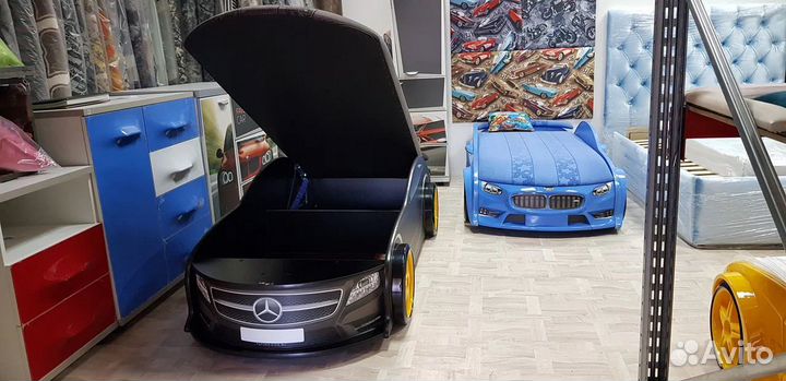 Детская кровать машина