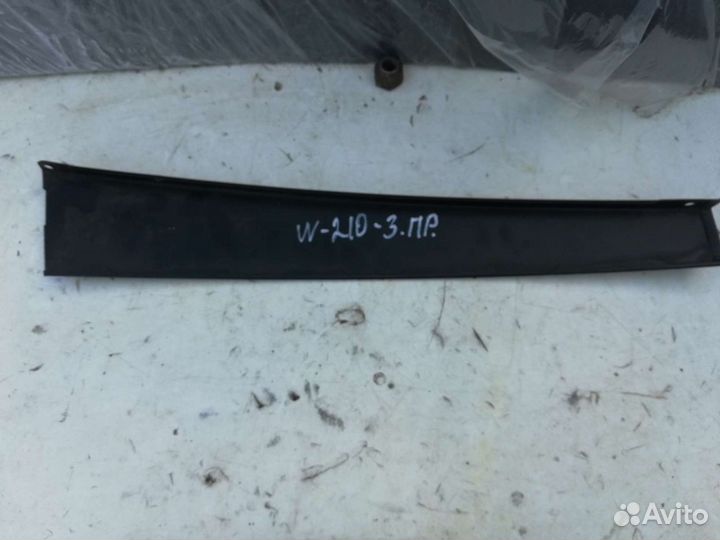 Молдинг двери Мерседес W210