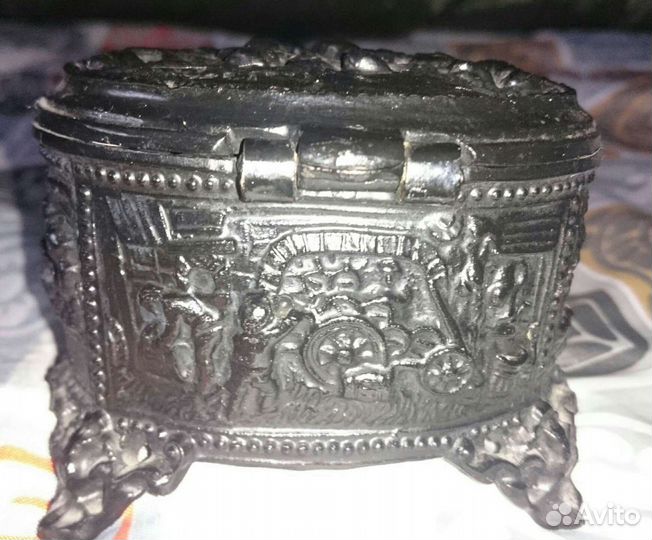 Шкатулка, стариная старушка, металлическая