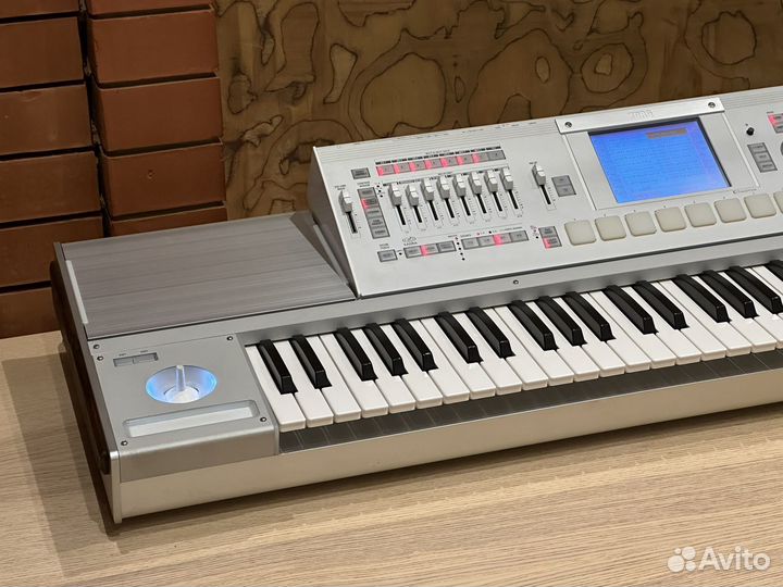 Клавишная рабочая станция Korg M3-73