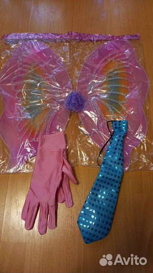 Перчатки, галстук, крылья