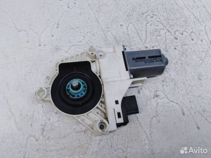Моторчик переднего левого стеклоподъемника Skoda Superb 2 3T