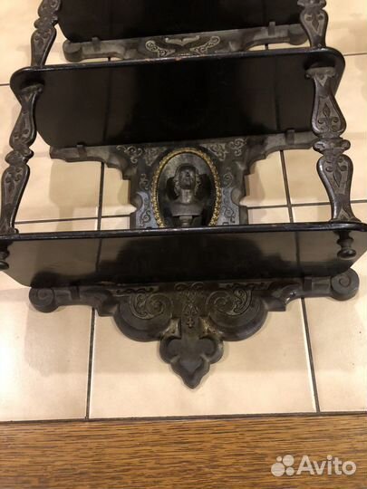 Полка металлическая с деревянными полками