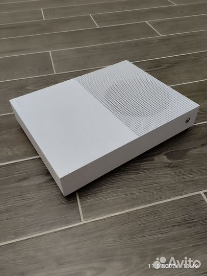 Xbox one s 1tb (обмен)