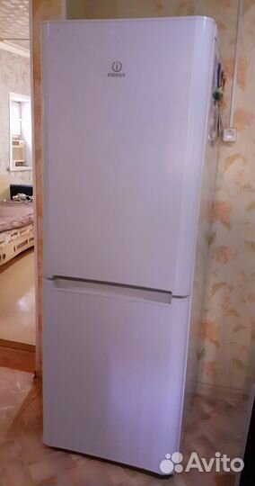 Холодильник бу indesit