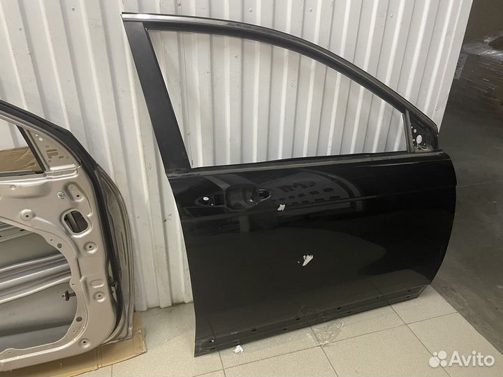 Передняя правая дверь Honda crv3