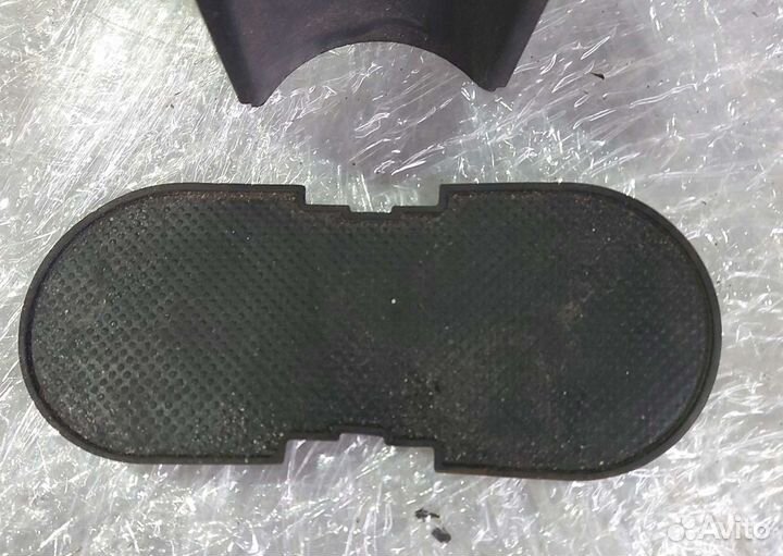 Коврик и разделитель в Подстаканик Мазда 6 gh