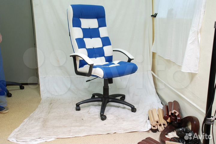 Офисное кресло
