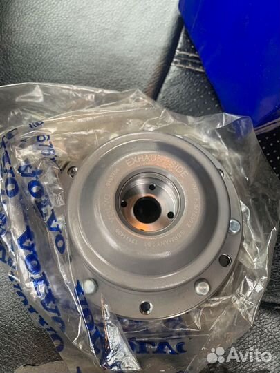 Ролик с натяжителем Volvo 31330379