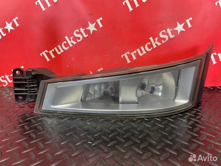 Фара противотуманная левая Volvo FH