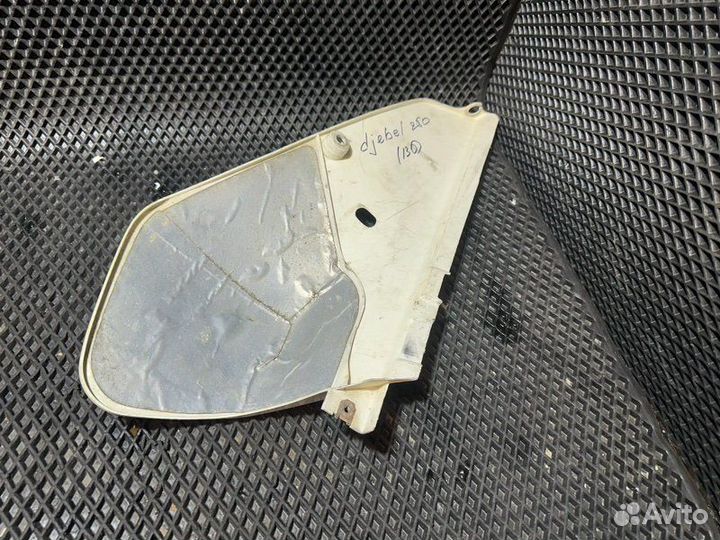 Боковой пластик правый Suzuki Djebel 250 SJ45A