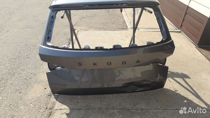 Skoda Kodiaq крышка багажника с деффектом