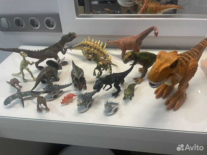 Динозавры игрушки