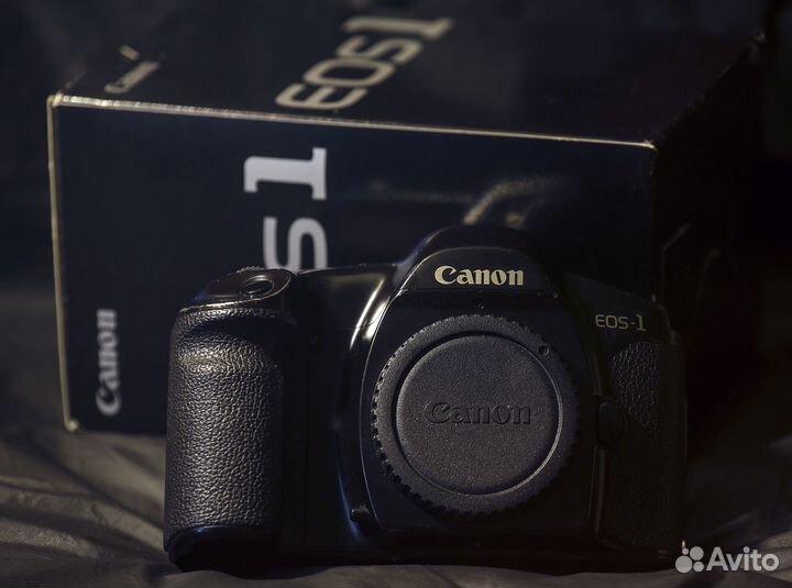 Пленочный зеркальный фотоаппарат Canon EOS 1