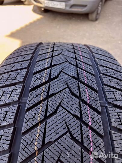 Sonix WinterXPro 999 275/50 R21 117T