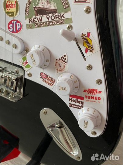 Электрогитара черная Fender Squier Stratocaster