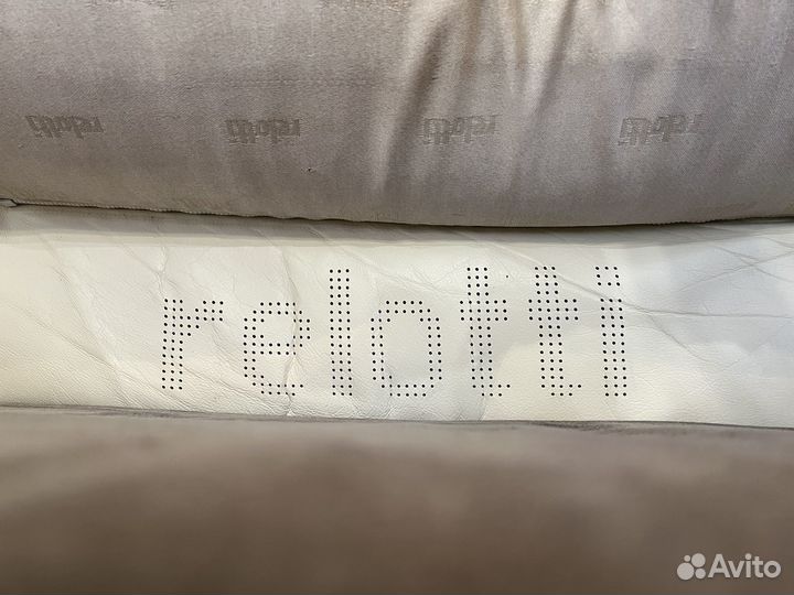 Кожаный диван