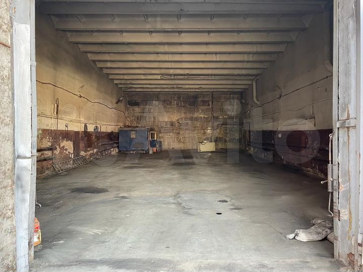 Гараж, > 30 м²