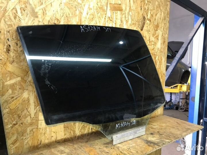 Стекло двери заднее правое Opel Astra H седан 1.6