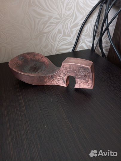 Старинный подсвечник