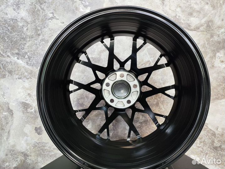 Диск RS HRE FF10 на BMW 5X120 R18 d72,6