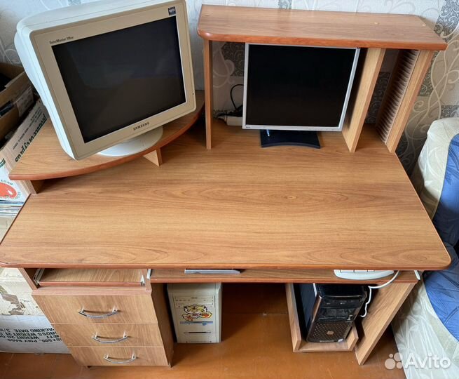Компьютерный стол