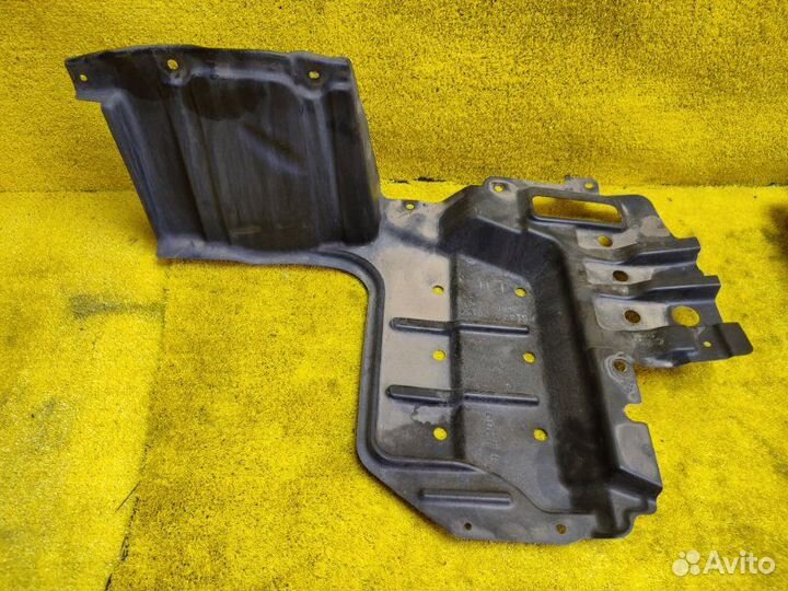 Защита двигателя передняя Toyota Voxy/Noah