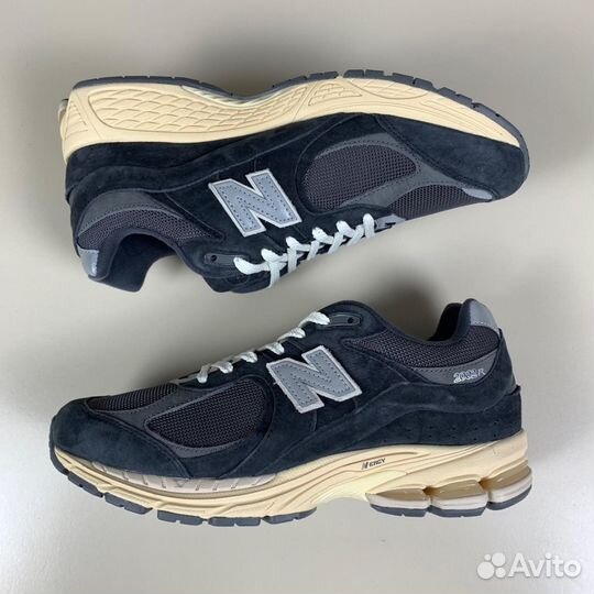 Надежные New Balance 2002R обувь