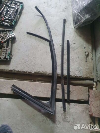 Уплотнитель,бархотка стекла citroen c4 2004-2010